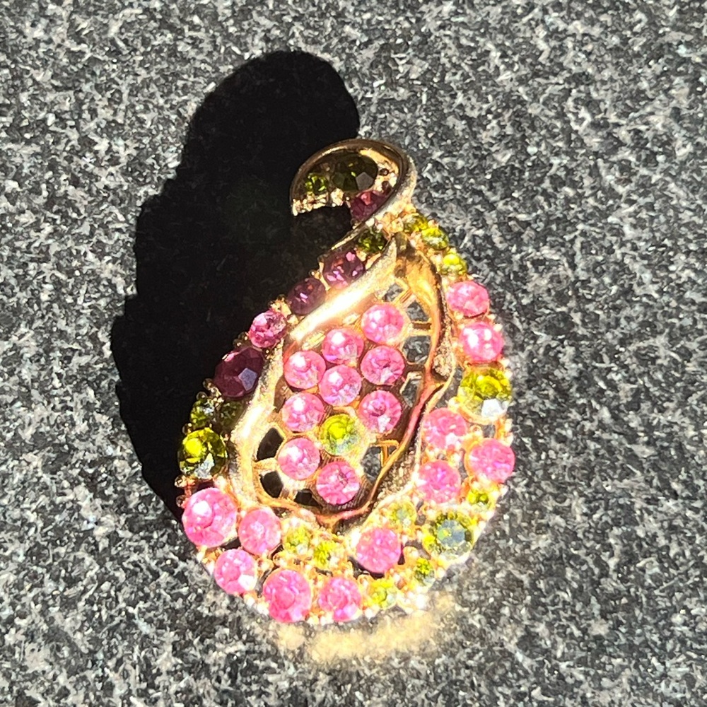 Vintage Lisner Marked Open Leaf Work Brooch Pin Green and Pink Rhinestones